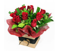 FR004(12roses box arrangement)free chocolate &bear from $79.99;M:$99.99;L:$129.99
